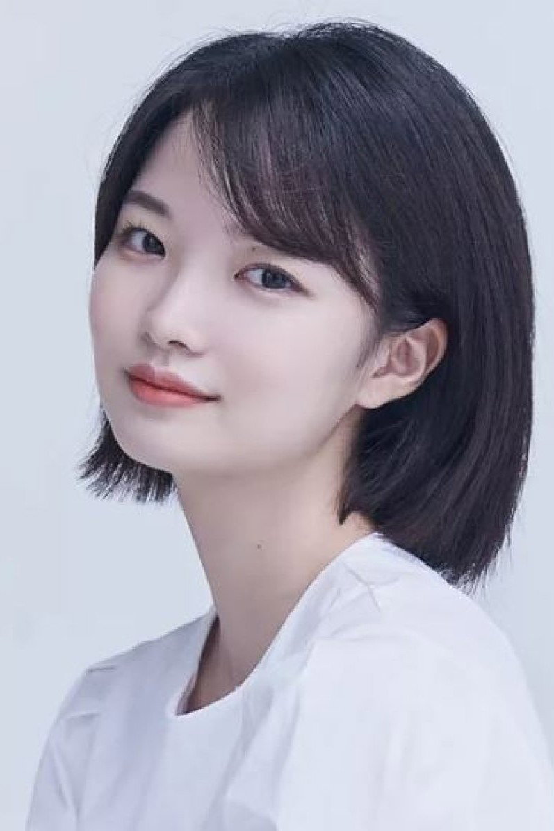 윤이레 as Madam in 20th Century Girl