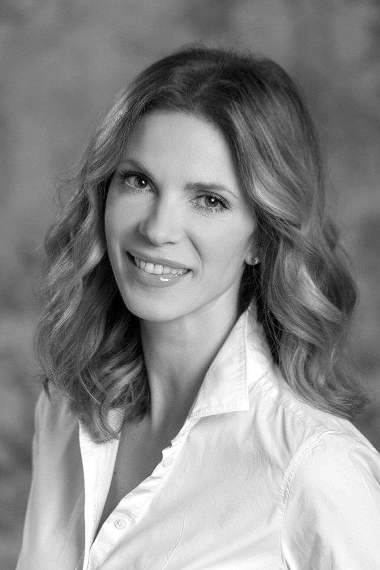 Bojana Gregorić Vejzović as Iva in Don't Ask How!