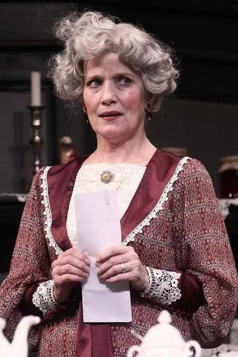 Fehér Anna as Anyuka in The Buzz