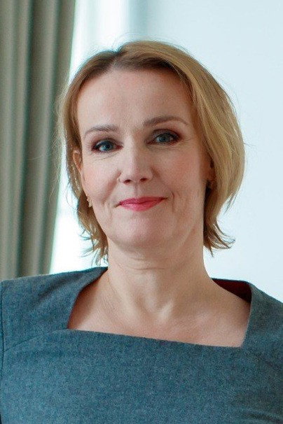 Liina Vahtrik as Aunt Anne in The Little Comrade
