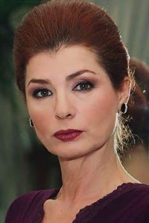 Güngör Bayrak as Cavidan Kutlu in Doubt