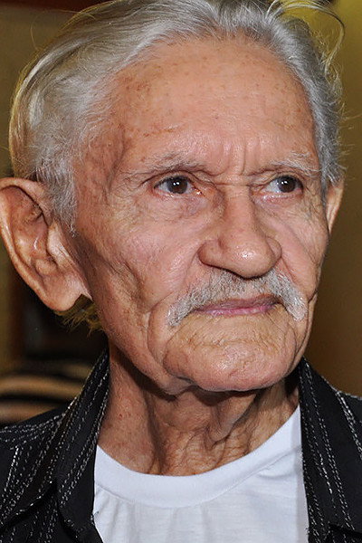 Orlando Vieira as Amaro in Sargento Getúlio