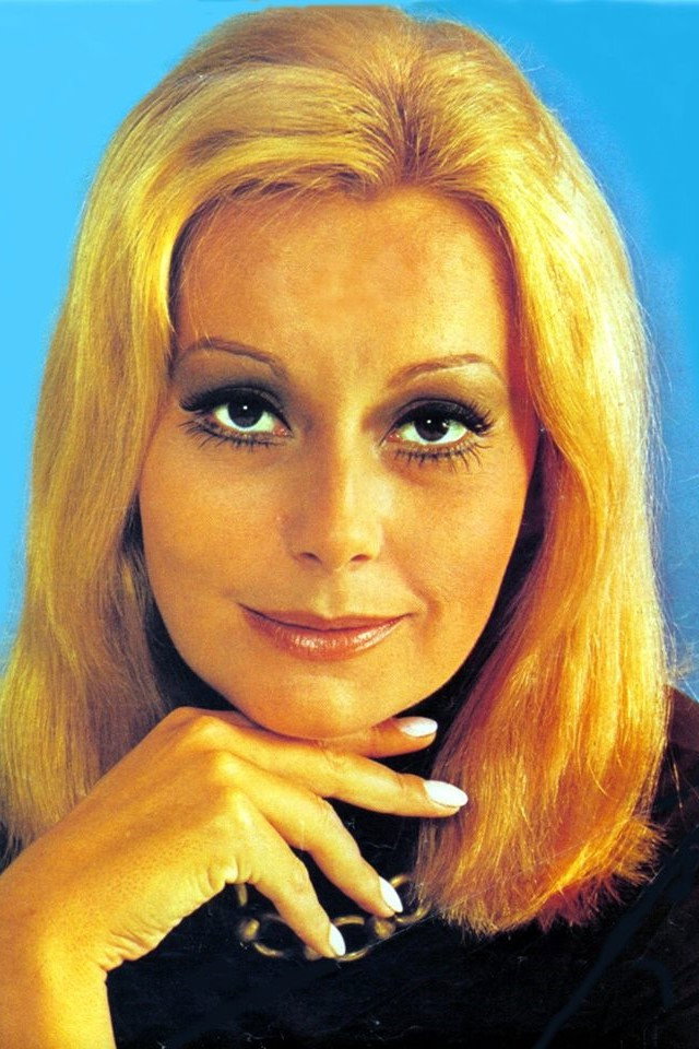 Márcia Maria as Hilda in Bel-Ami