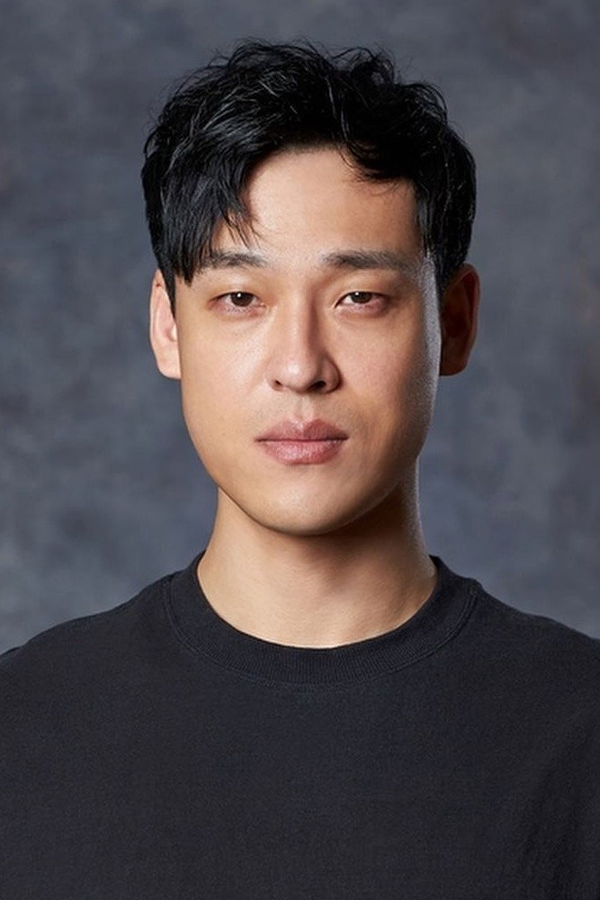 최재림 as Kim Yoon-beom in Lies Hidden in My Garden