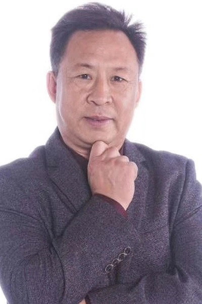 朱长山 as House manager in Perfect Match: Vice President of Secret Service