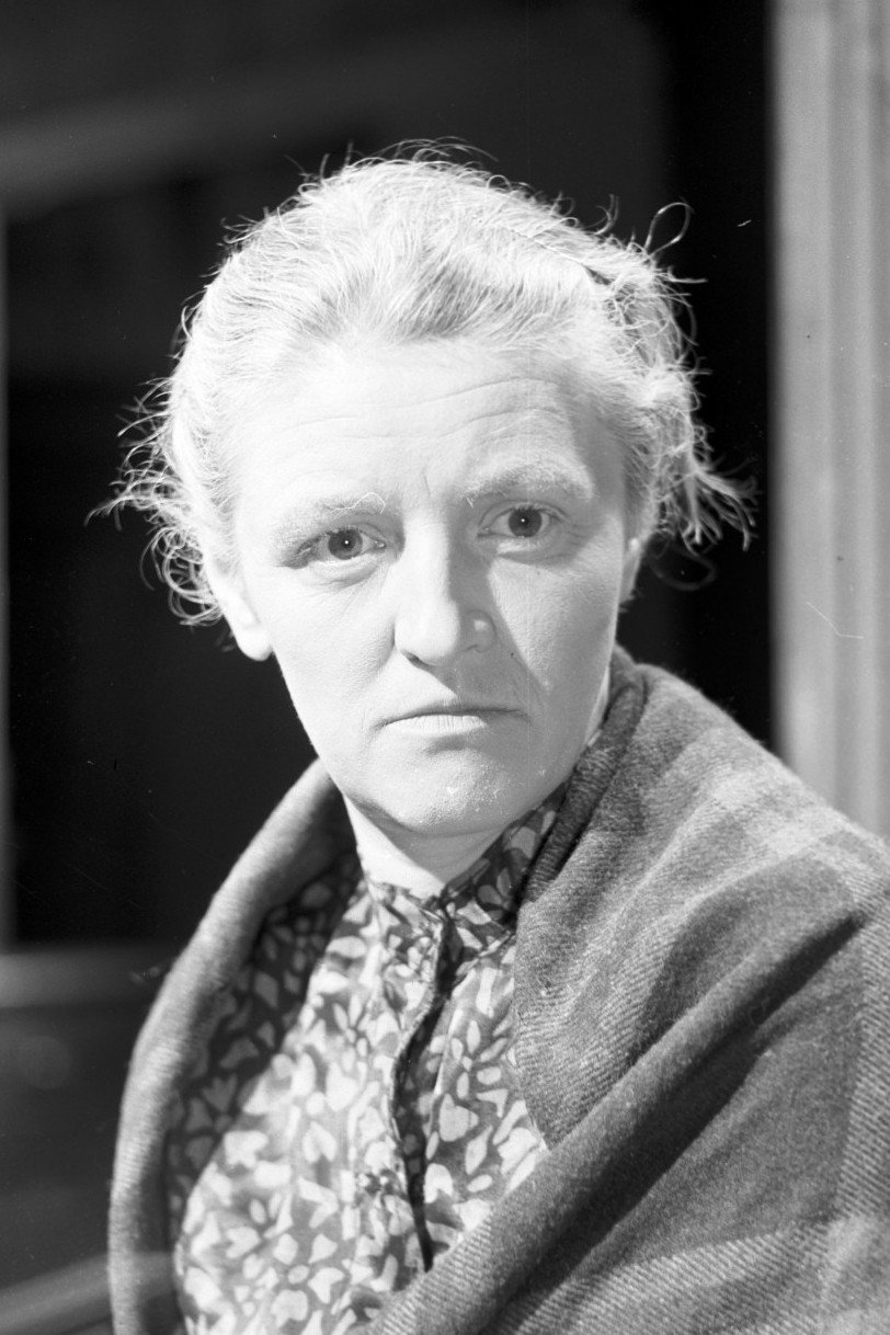 Anna Jaraczówna as Kwiryna in Girls of Nowolipki