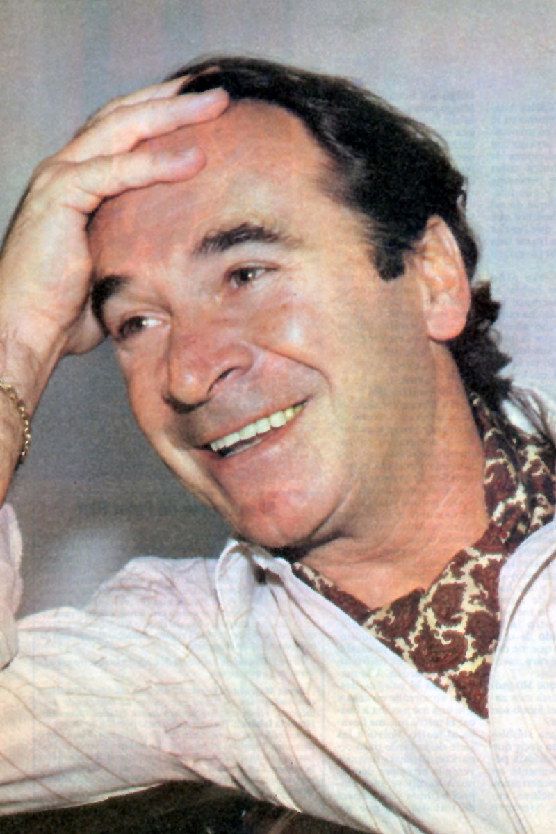 Juan Carlos Altavista as Julio in El derecho a la felicidad