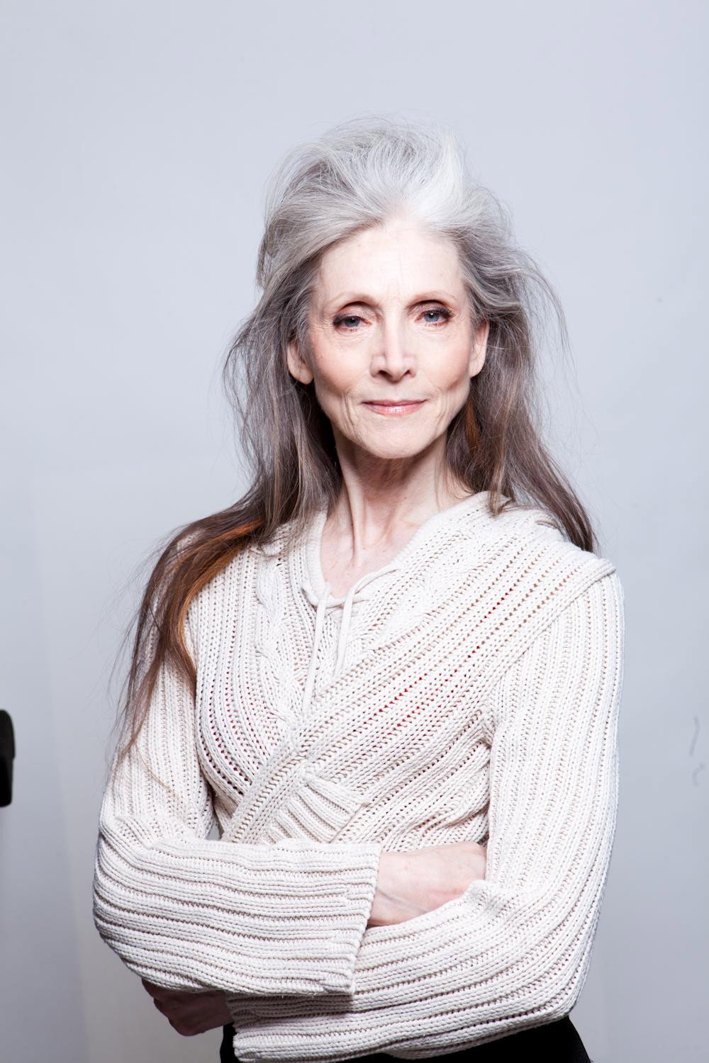 Eveline Hall as Liz in The Devil Conspiracy