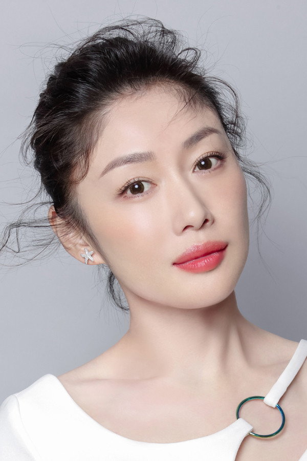 Beibei Gao as Li Ling in Stardom
