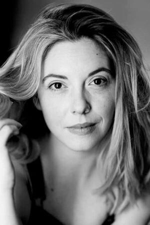 Ophélie Bazillou as Mélanie in Love Thyself