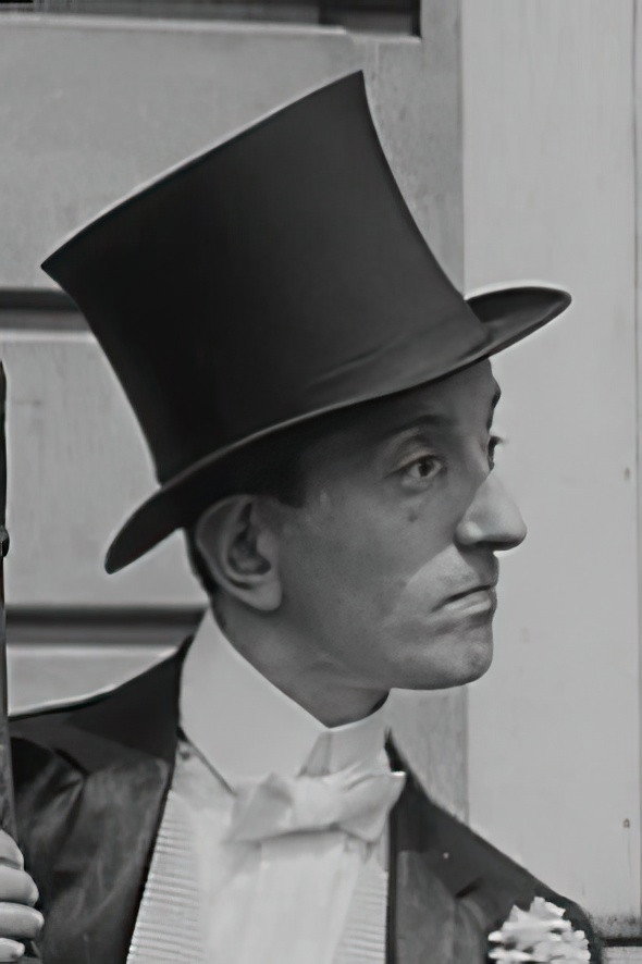 Georges Biscot as Miraut le borgne / Le sergent Pacoulin in The Buccaneer's Son