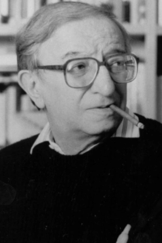Beniamino Placido as Critico teatrale in I Am Self-Sufficient