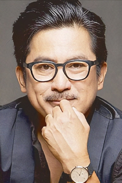 Robert Seña as Gus in Sinagtala