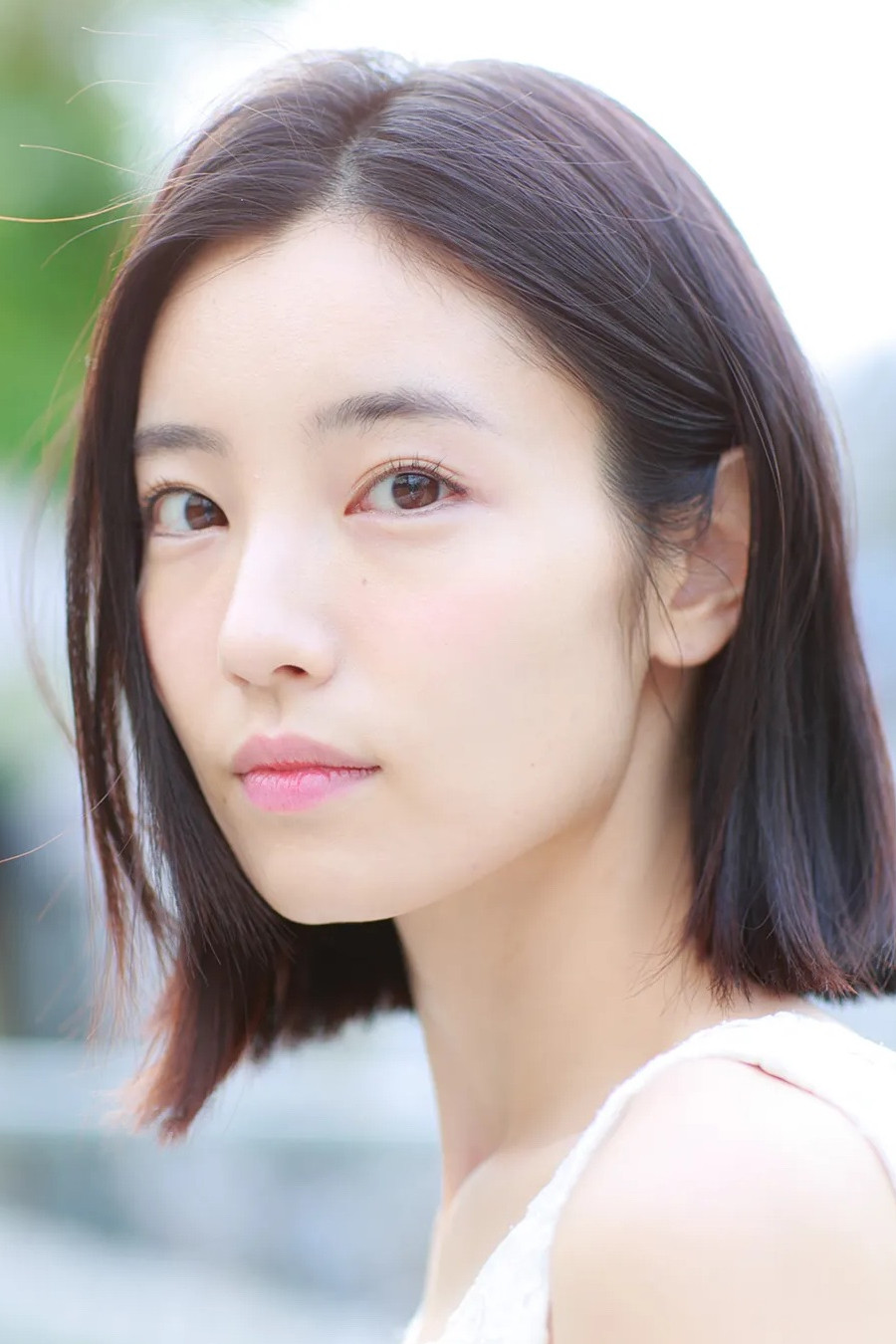 向里祐香 as Yuki Izawa in My Husband: That Girl's Lover