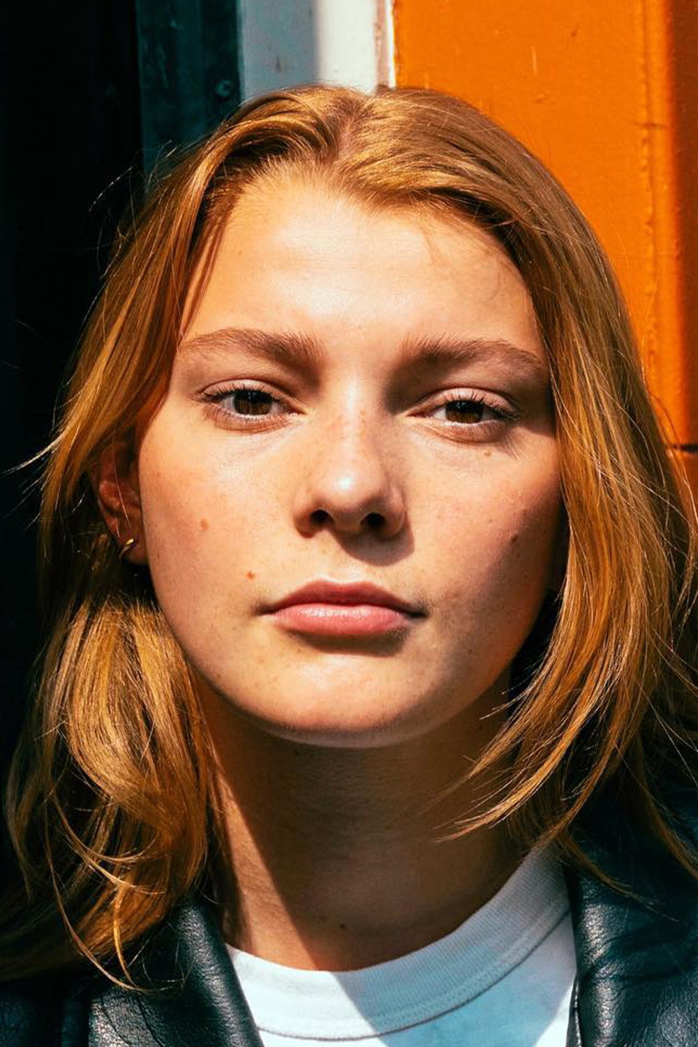 Livia Lamers as Denise in Achter de wolken
