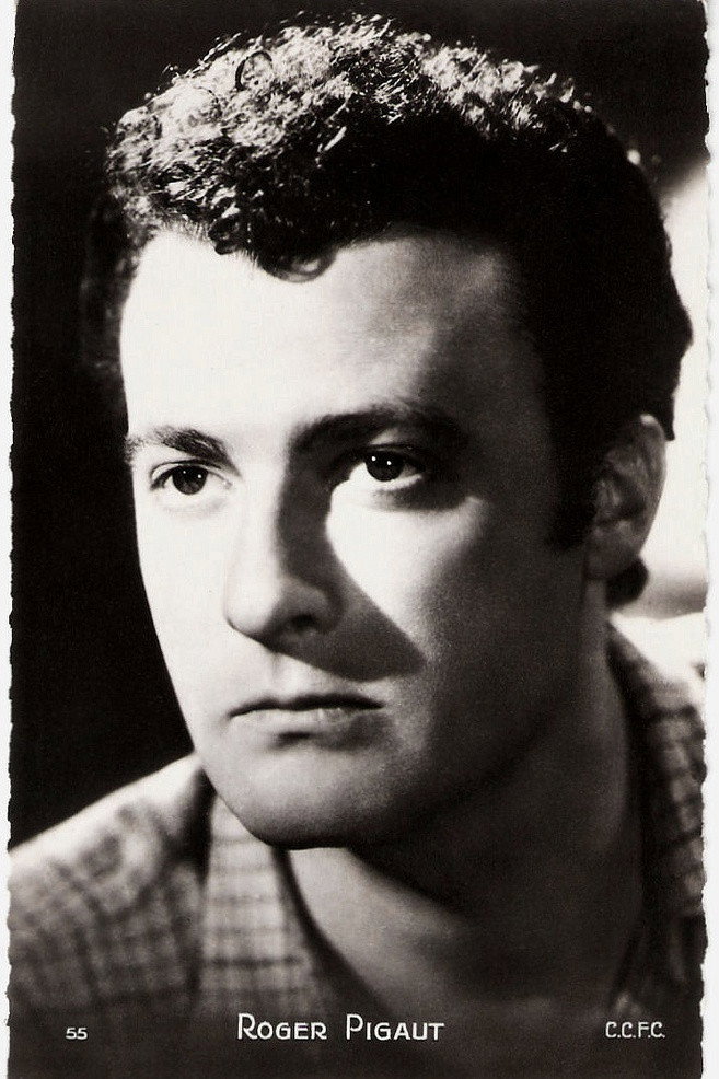 Roger Pigaut as Narrator in Demain à Nanguila