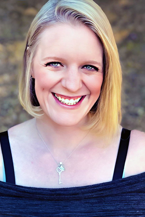 Heather Sconce as Aria's Mother in The Girl on the Mountain