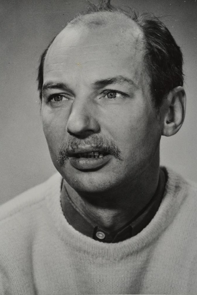 Väino Laes as Peeter in Peace Avenue