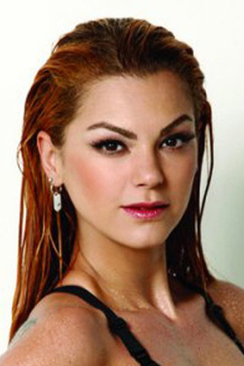 Nez as Şahika in Sıkı Dostlar