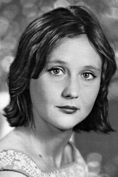 Микаэла Дроздовская as captive pilot in Krepkiy Oreshek