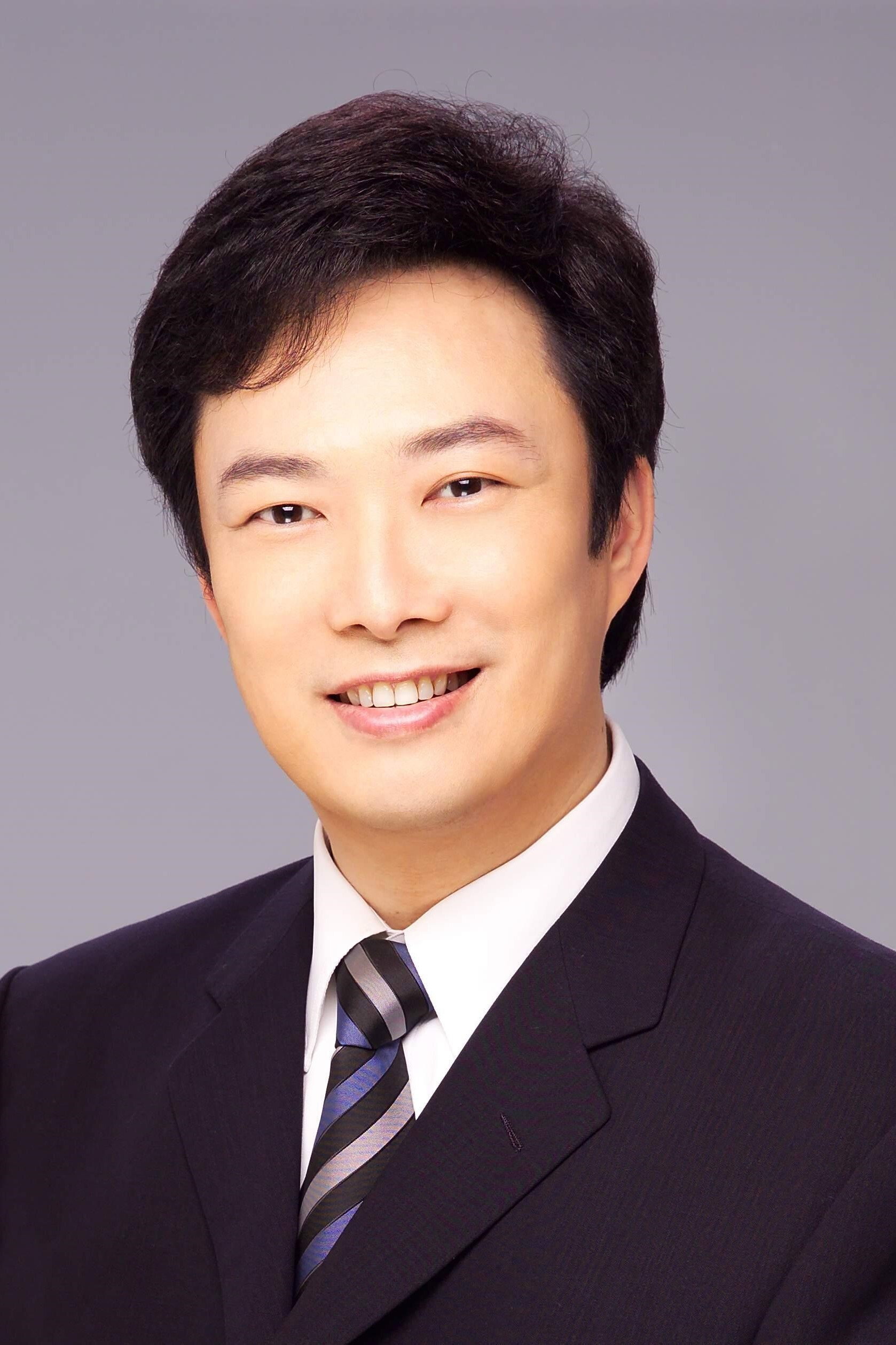 费玉清 as Self - Host in The Fantastic Brothers