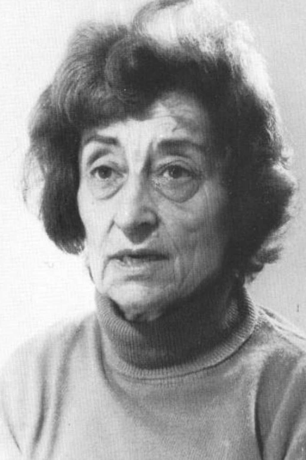 Vera Drudi as Copy Typists' Head in La cuccagna