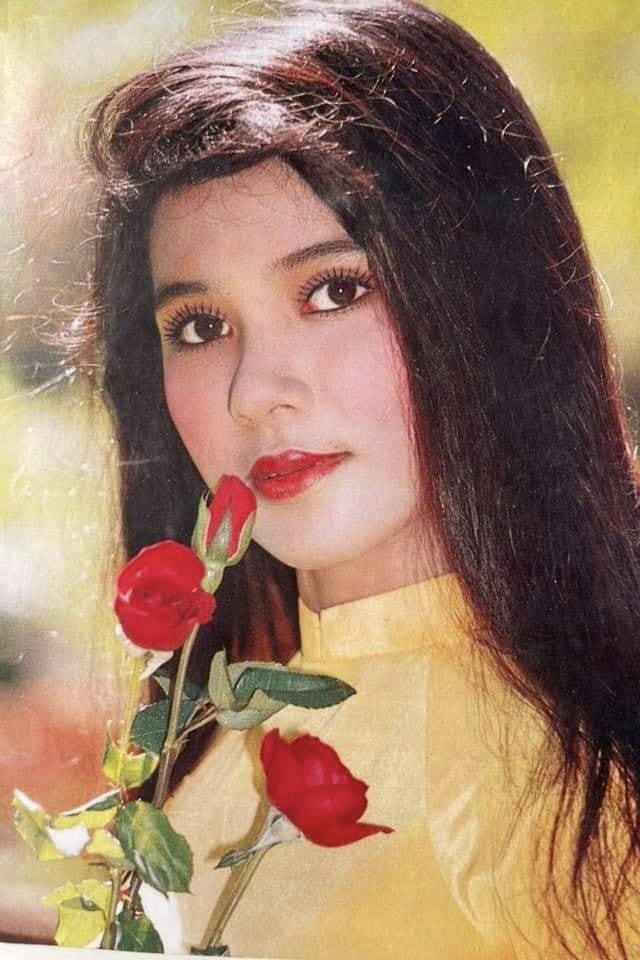 Việt Trinh as Huệ in A Visitor from the Countryside