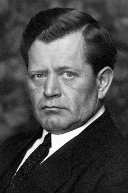 Albert Steinrück as Rabbi Loew in Der Golem, wie er in die Welt kam