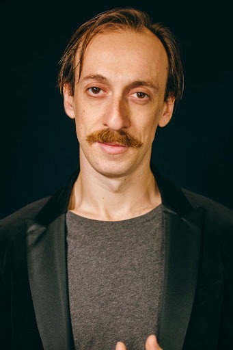 Niccolò Senni as Loris in Come tu mi vuoi