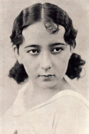 井上雪子 as Old Woman in Canary