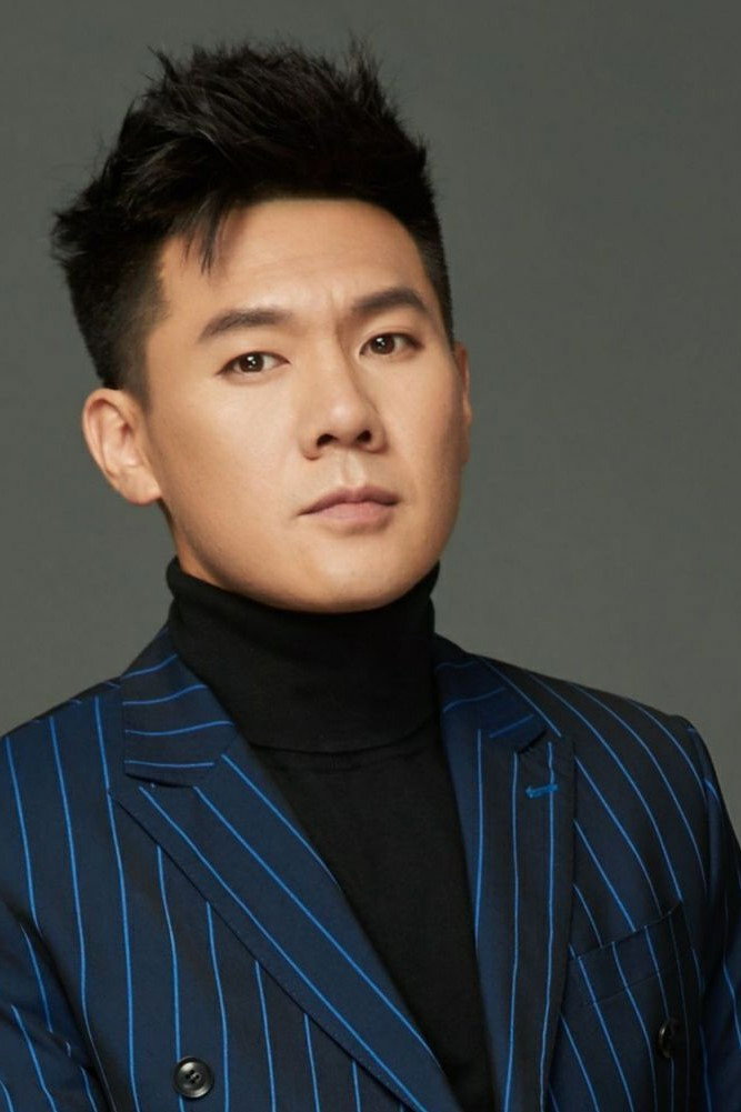 Jiang Haoyan as Huang Ce in The Sniper Ridge