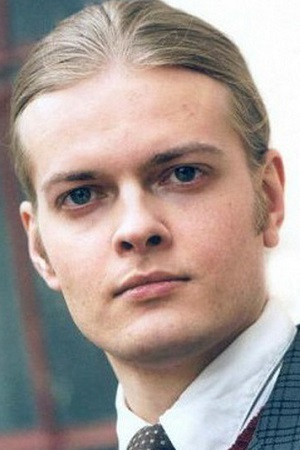 Roman Romantsov as Bones in Блокпост