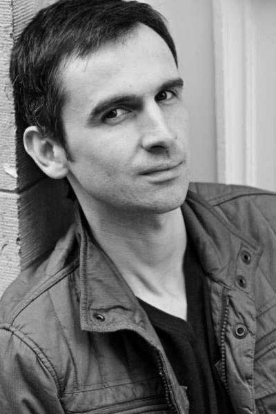 Vincent Lecuyer as Directeur in Two Much for the Job
