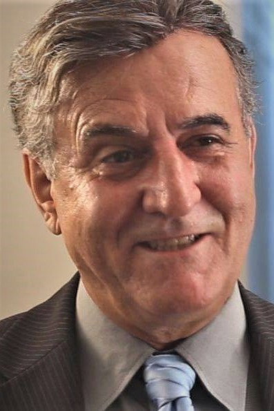 Roberto Garcia Márquez as Sacristão in Rose Wine