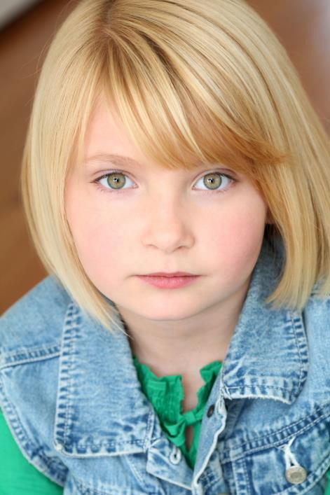 Taylor Schwencke as Young Wendy Walker in Higher Ground