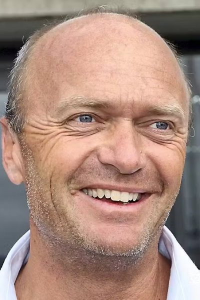 Jesper Bank as Vært in Over Atlanten