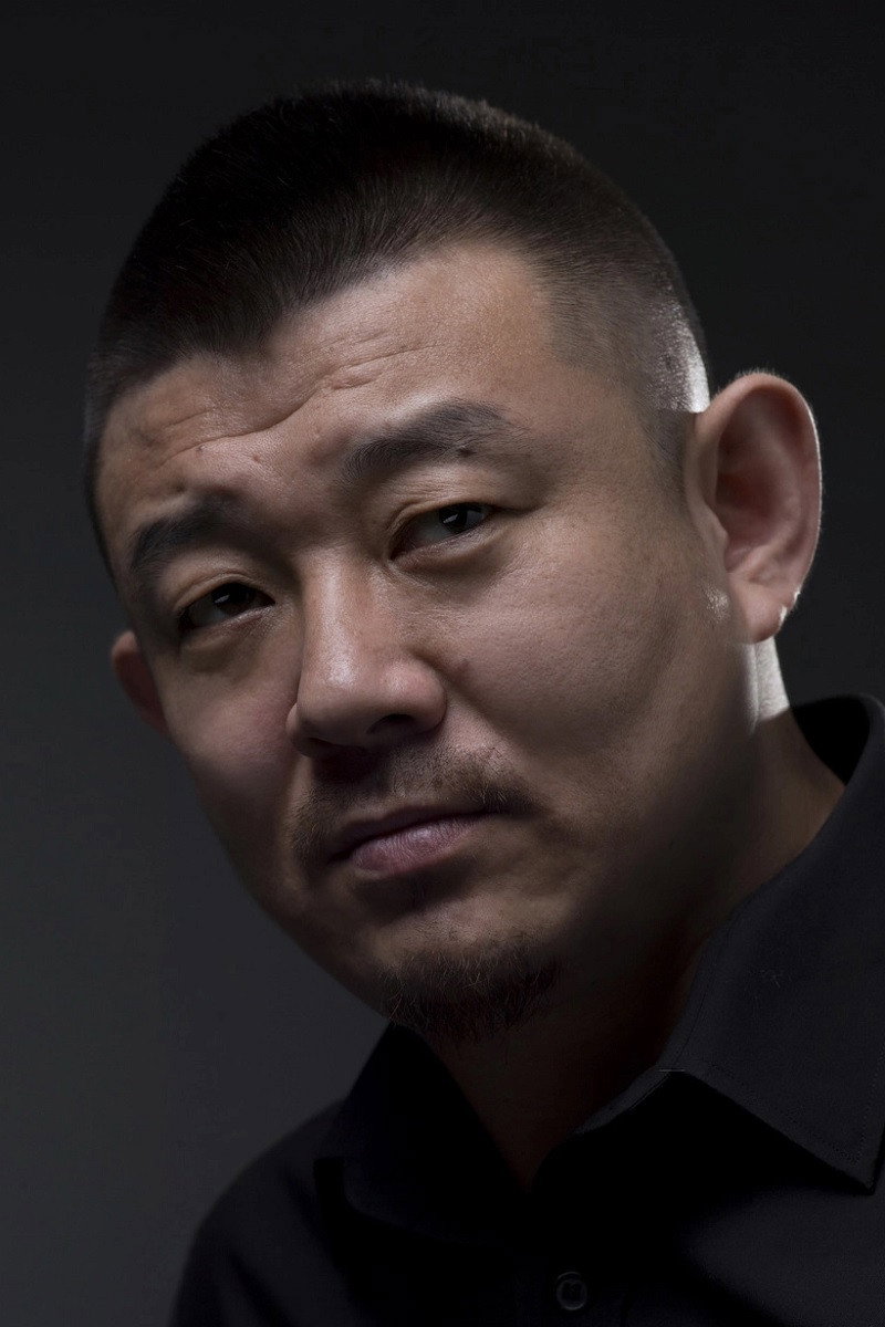 Han Zhi as Journalist in The Drifting Red Balloon