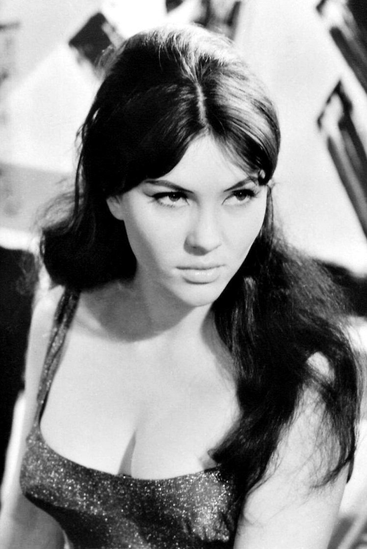 Ildikó Pécsi as Király Anna in Bunny