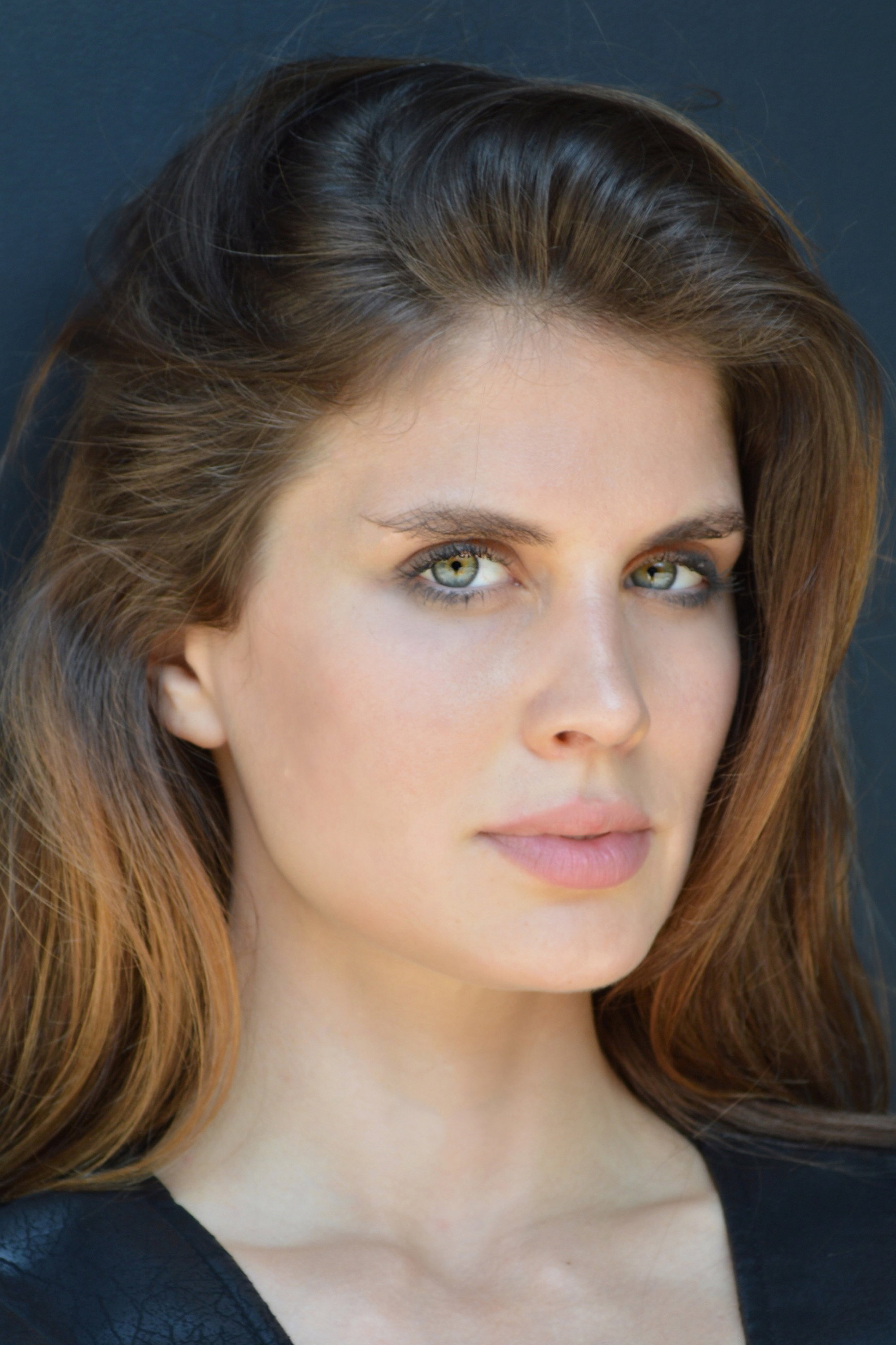 Livia Pillmann as Federica in The Contract