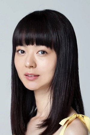 中村映里子 as Yoko in Foreboding