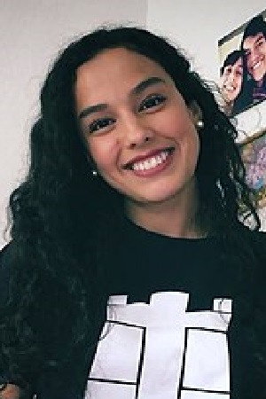 Ana María Estupiñán as Helenita de joven in La ronca de oro