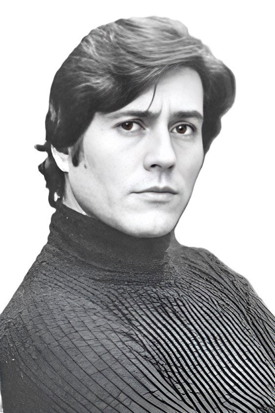 Manolo Otero as Vittorio Freda in Two Undercover Angels