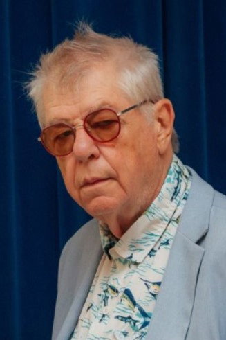 André Forcier as Suspicious Man (Segment "L'Individu") in Cosmos