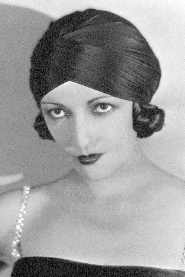 Natacha Rambova as Margaret Benson in When Love Grows Cold