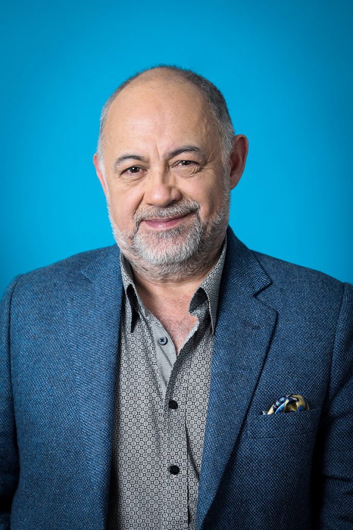 Fernando Arévalo as Álvaro Araque in A mano limpia