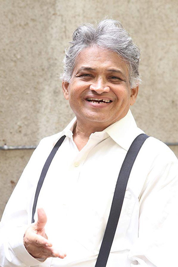 Ajit Kelkar as Vinayak in Do Gubbare