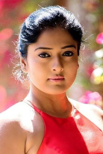 Gayathri Raguram as Gowri in Vikadan
