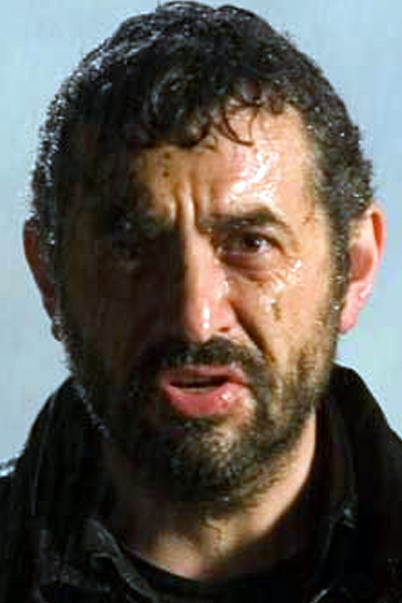 Xavier Estévez as Luís Ibarra in Beatriz