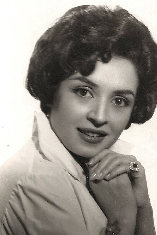 Eulalia del Pino as Olga in La mentira tiene cabellos rojos