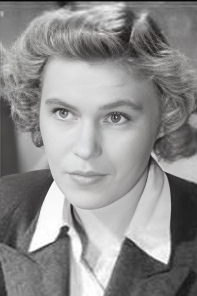 Елена Вольская as Zinochka in My Heart Is in the Mountains